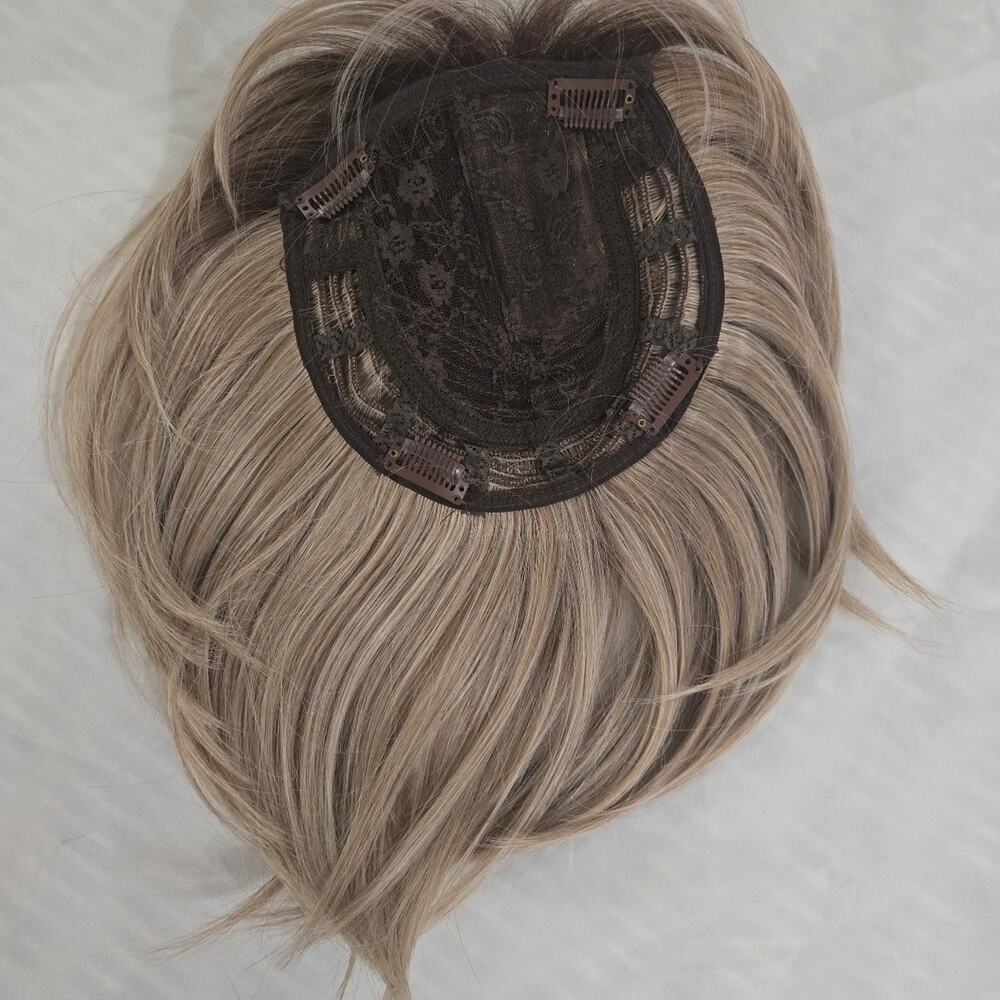 Beautiful Synthetic Hair Topper with bangs for thinning hair! - Picture 3 of 4